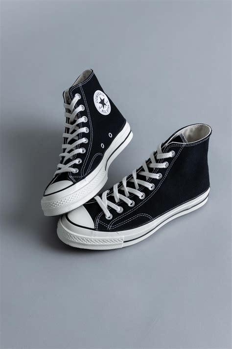 black converse chuck taylor.